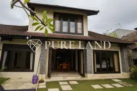 3BR Charming Villa in Sayan