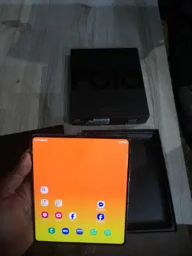 Samsung Z fold4 5G 12/512 (bisa tukar tambah