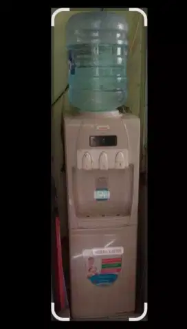 Dispenser air galon atas merek Sanken HWD-760