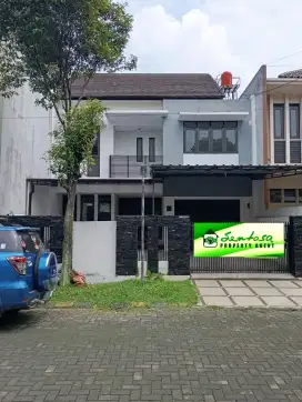 Rumah 2 lantai siap huni di komplek Batununggal Buah batu SHM