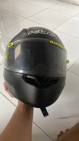 Helm KBC bekas lecet pemakaian