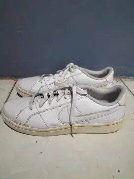 Nike Court Royale