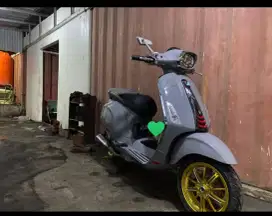 Di jual vespa sprint s 150 cc