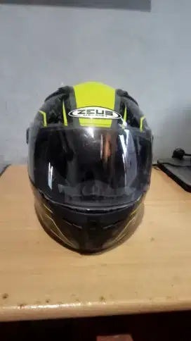 Helm Zeus ZS-811