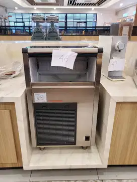 ICE MAKER/ MESIN PEMBUAT ES BATU