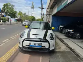 Mini cooper S  listrik 2 pintu coupe km 3000 seperti baru beli th 2025