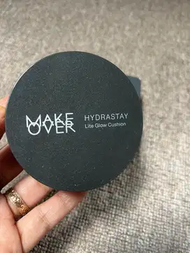 MAKE OVER HYDRASTAY LITE GLOW CUSHION