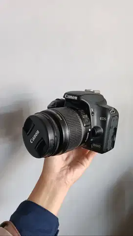 KAMERA CANON 1000D + KIT
