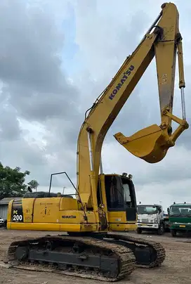 Dijual Excavator Komatsu PC200-8 Tahun 2011