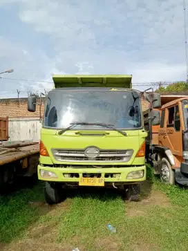 HINO DUMP TRUCK TRONTON