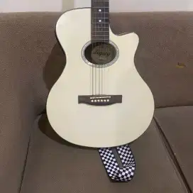 Gitar Akustik Legacy Putih Dengan Pickup Build in juga Tuner EQ