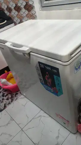 Jual cepat! Freezer Rumahan Polytron