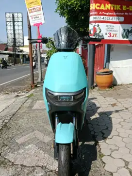 SEPEDA LISTRIK U-WINFLY M70