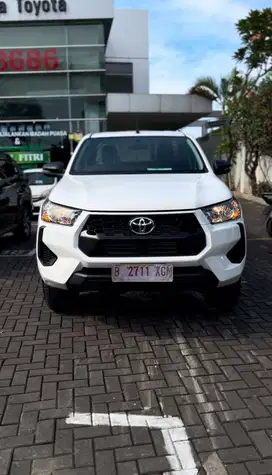 HILUX DCAB 2.4 E MT 4X4 NIK 2024