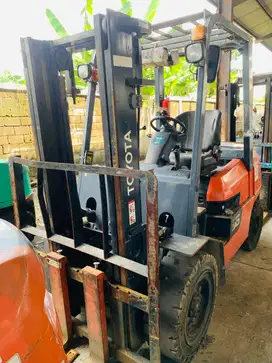 JUAL FORKLIFT BEKAS TOYOTA 8FD30 3 TON MAST STD 3 MTR LANGSUNG PEMILIK