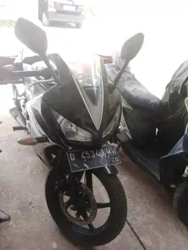 Dijual mtr Cbr 150 cc ss lengkap, no minus