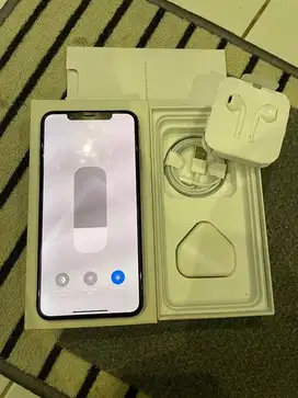 Dijual Iphone Xsmax 64GB Silver Mulus Lengkap Resmi Ibox
