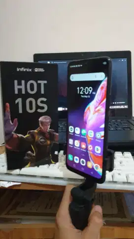 Infinix hot 10s 4/64