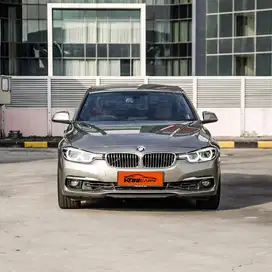 BMW 320i LUXURY LCI (Life Cycle Impulse) AT 2018 Silver