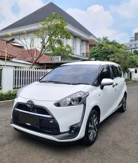 Toyota Sienta 1.5 V 2016 AT