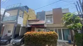 Dijual rumah 2 lantai Cirendeu jalan kirai