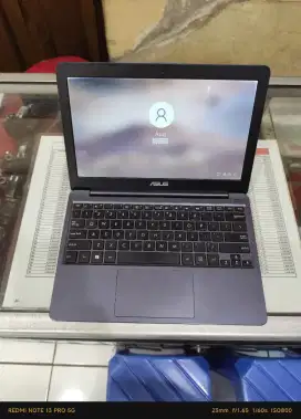 Laptop Asus E203MAH