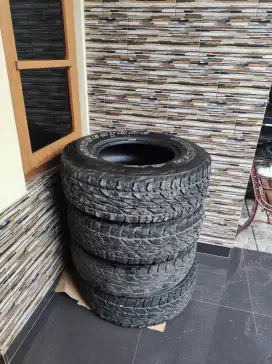 Ban 30 x 9.50 R15 Bridgestone dueler AT