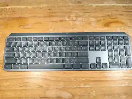Keyboard Logitech MX Keys Full Size Mac Apple or Windows Bluetooth