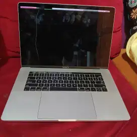 Macbook Pro Retina ToucBar A1707 2017 minus