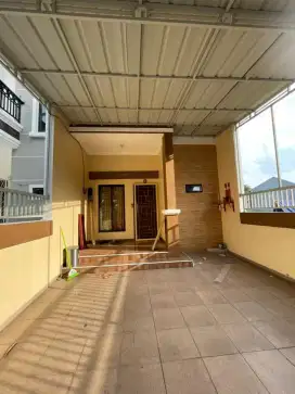 Di sewakan rumah 2 lantai