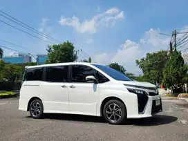 LOW km 20rban toyota voxy 2.0 sunroof putih 2018 surabaya bisa kredit