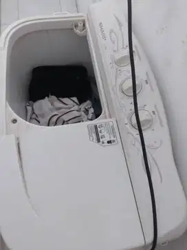 Mesin Cuci 2 tabung ES-T65M adalah produk yang dijual murah viral