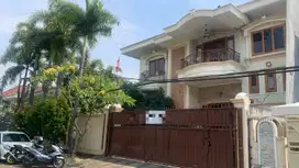 Rumah Hoek Megah 2.5 Lantai ( Mezanin) JUAL SEGERA Di Sunter