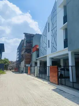rumah kost ekslusif mewah dengan lift 45 kamar tidur seturan
