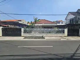 Rumah Dijual Pejaten Barat. Jalan Utama - Bangunan Lama. SUPER NEGO