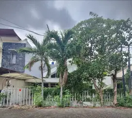 Rumah Manyar Kertoadi, Strategis, Bisa Dipecah Jadi 2 Rumah