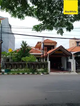 Dijual Rumah 2 lantai Strategis di Jl Ketintang Selatan Surabaya