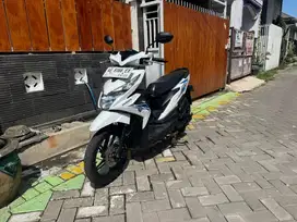 Dijual motor honda beat tahun 2019 warna putih