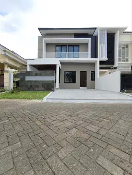 Dijual rumah baru 2 lantai semi furnish di araya malang