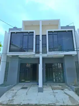 Dijual Rumah Baru Gress di Semampir