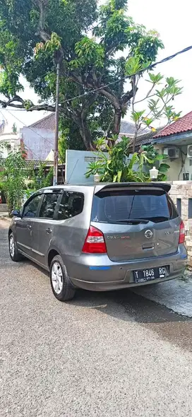 Jual Grand Livina XV AT 2011 siap pakai