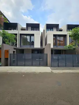 Lingkungan Tenang. UNIT BARU & READY - Sisa 1. Rumah DIjual Kemang