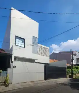 RUMAH KEKINIAN SIAP HUNI DI KOMPLEK ABADI DUREN SAWIT