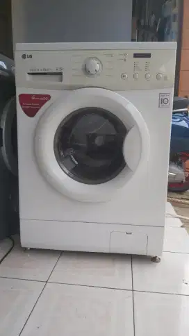 Mesin cuci LG 8kg inverter pintu depan front loading