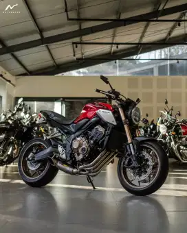 Honda CB650R Neo Candy Chromosphere Red 2022