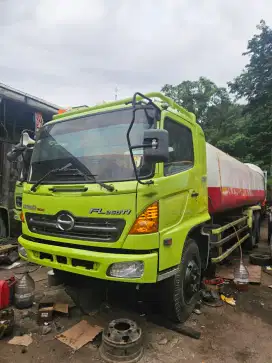 Hino ranger FL 260 ti tronton 6x2  thn 2014 tangki 24 ribu liter