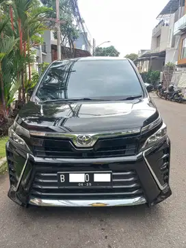 Toyota Voxy pribadi hitam tgn 1 dari Baru. tahun 2020 KM 69ribu.(CASH)