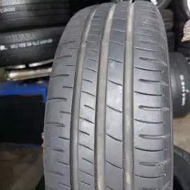 Ban 205 65 R15 Dunlop SP Touring R1