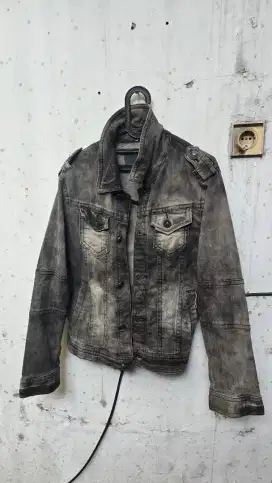 Jaket keren banget warna belelnya bukan main-main