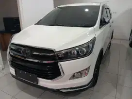 Jual segera Innova Venturer 2.4 AT Th 2018 Putih